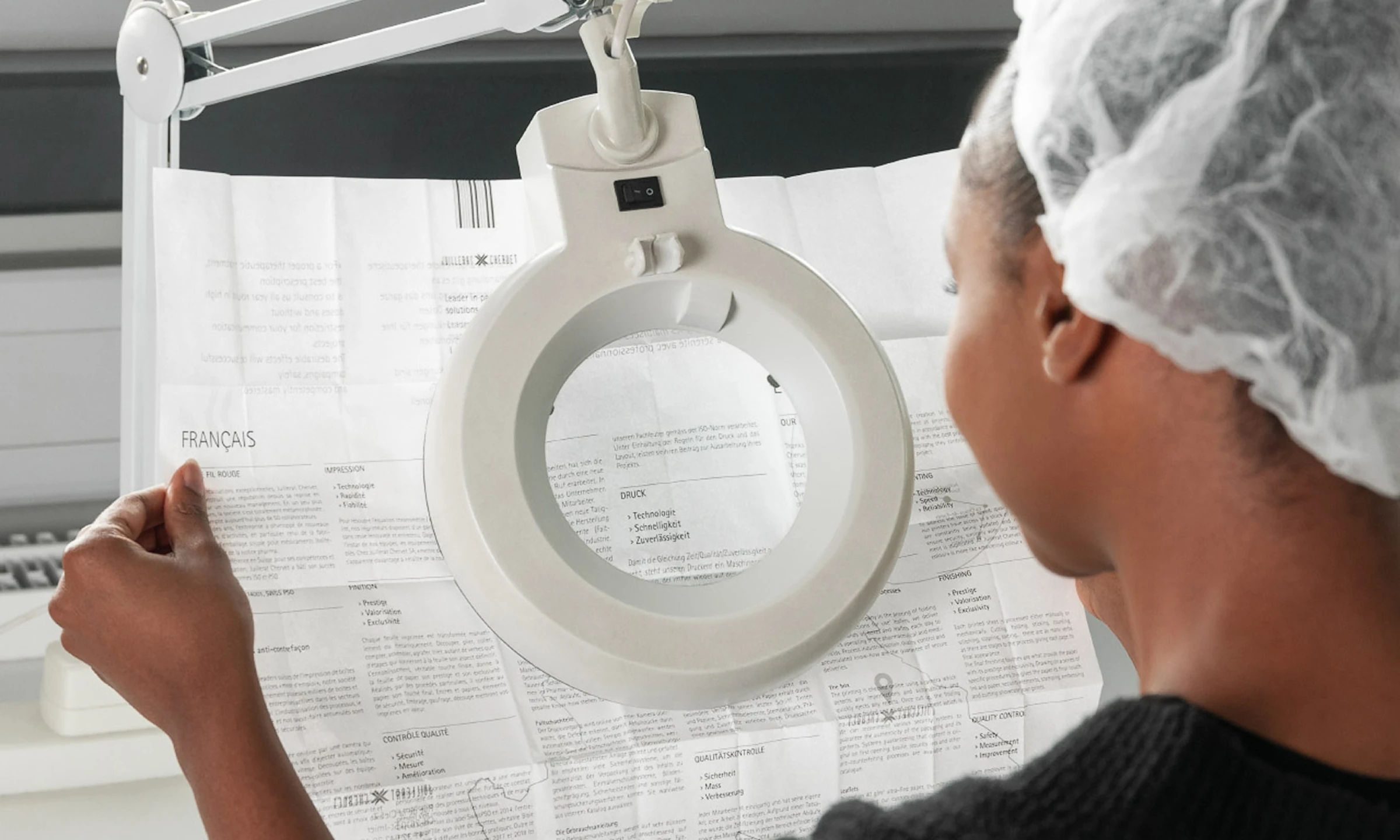 Quality control of pharma leaflets during production